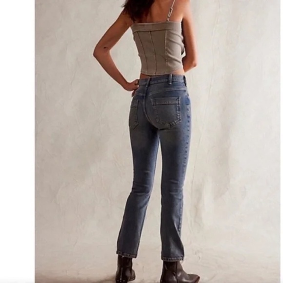 NWOT Free People We The Free Low Maintenance Mid-Rise Cropped Boot Jeans Size 29 - Picture 3 of 9